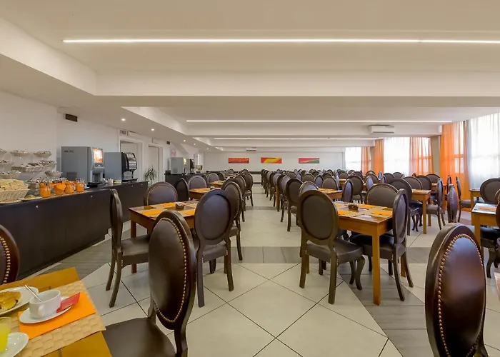 Hotel Quality Rouge Et Noir 4*